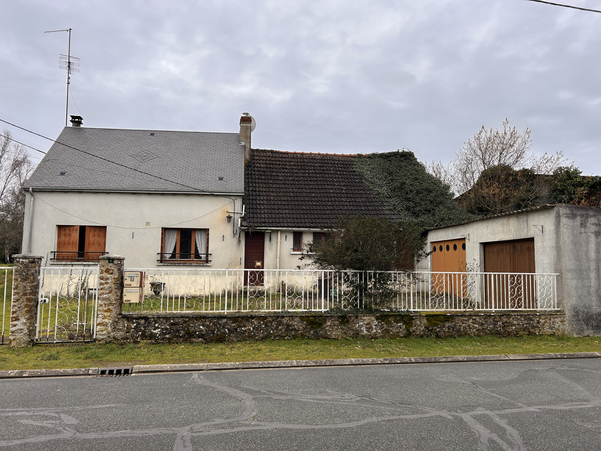 A VENDRE - Maison 4 pièces avec garage et jardin à Chazelet