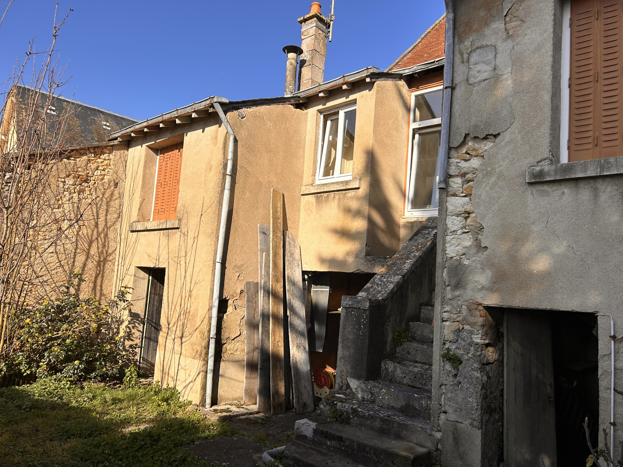 A VENDRE - Maison à rénover entièrement à Saint-Marcel
