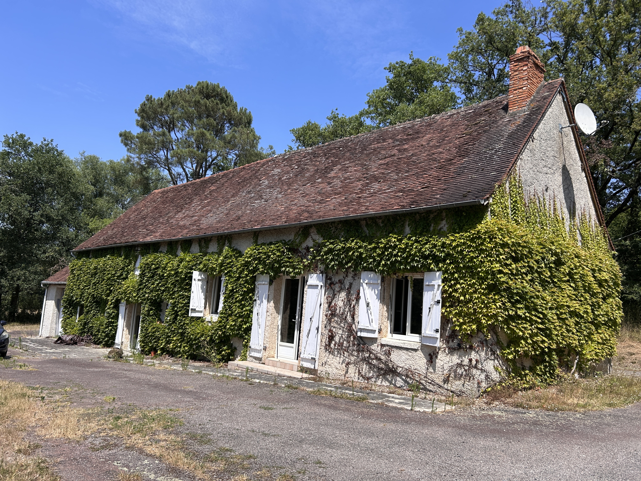 Longère 110 m2 avec vaste terrain à Chaillac