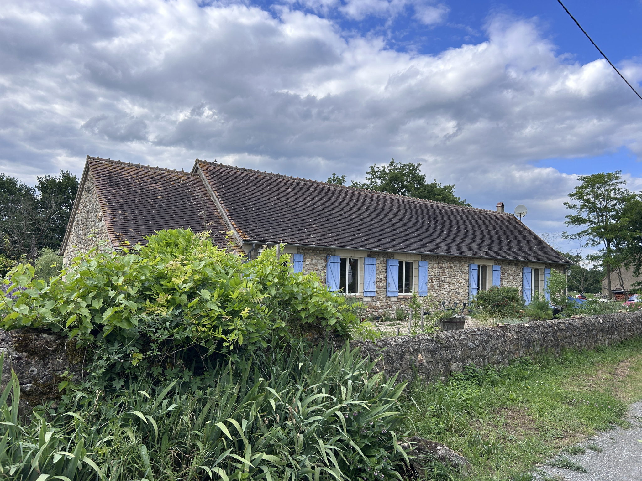 Longère en pierres, 3 pièces avec jardin à Bélâbre