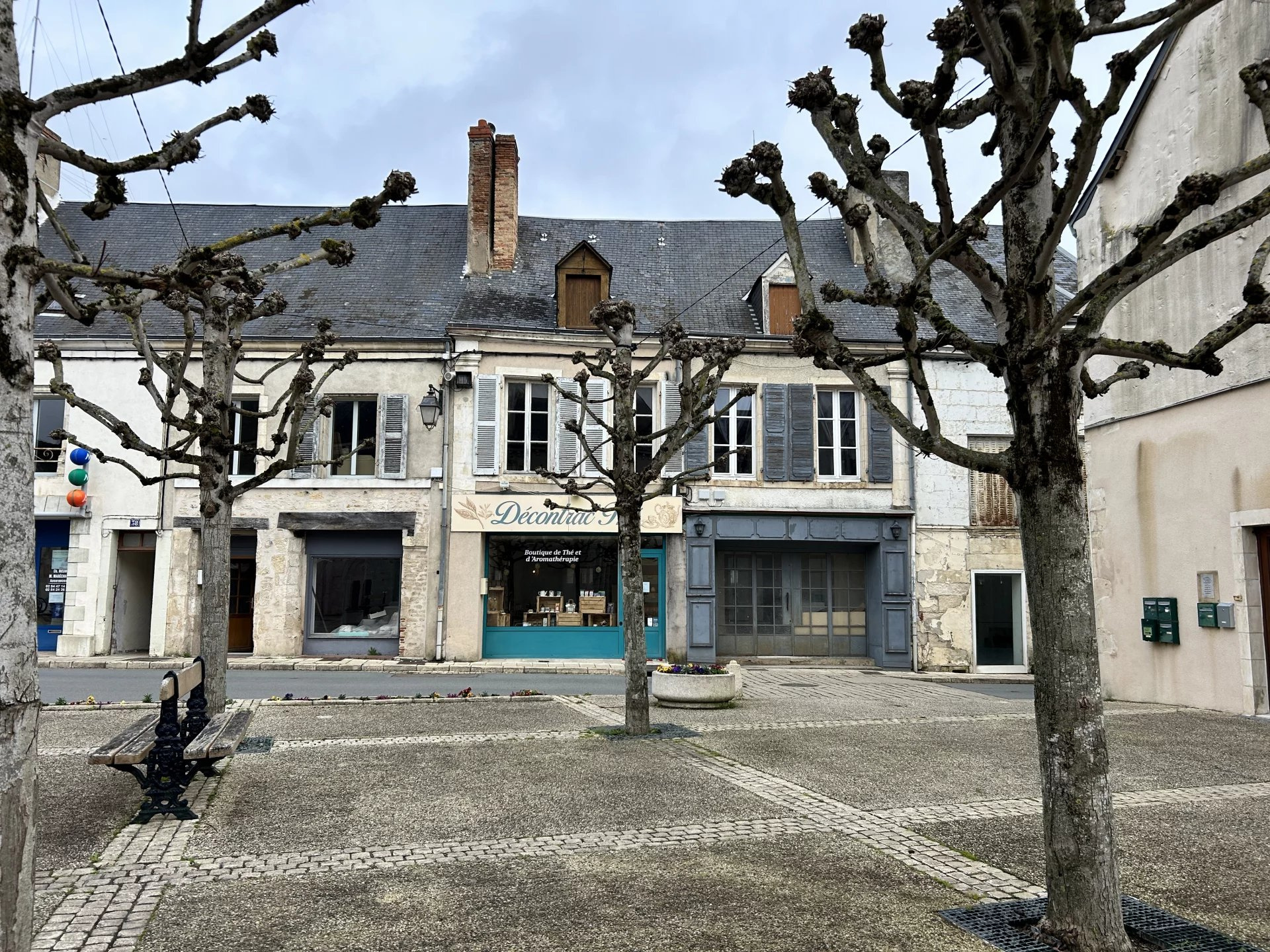 Immeuble à usage commercial d'environ 80m2