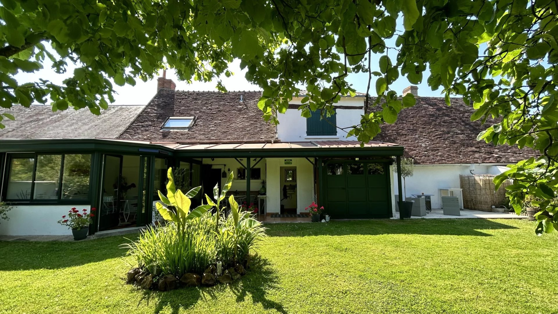 Charmante maison de 105m2 avec un fort potentiel à Rivarenne